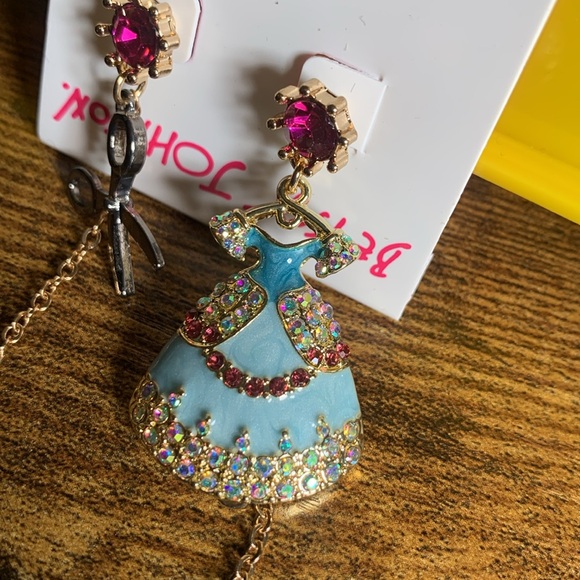 Betsey Johnson Earring - BRAND NEW - Picture 3 of 6